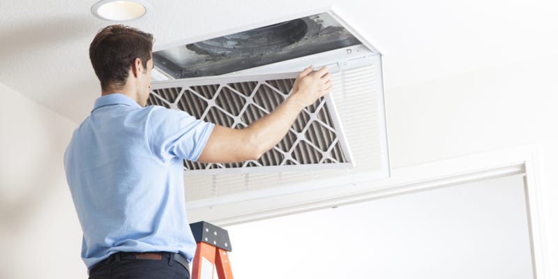 hire an experienced professional for duct cleaning